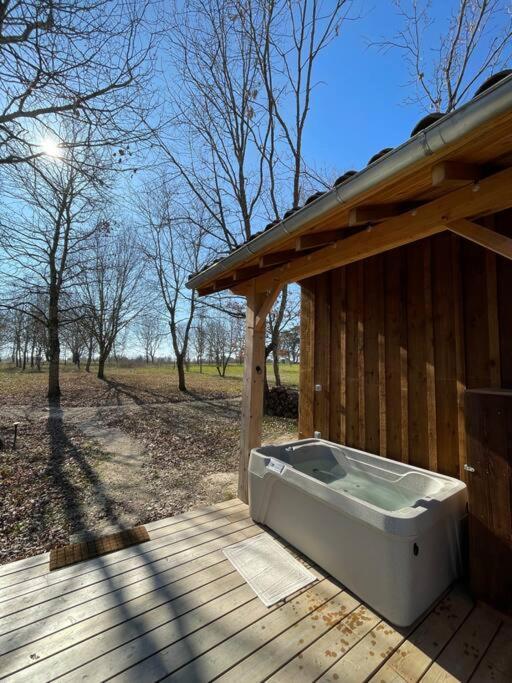 Dome Insolite Lichen Jacuzzi Et Petits-Dejeuners Inclus Gondrin المظهر الخارجي الصورة