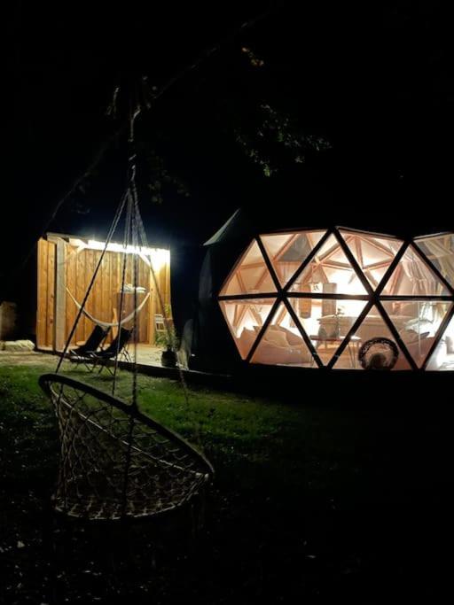 Dome Insolite Lichen Jacuzzi Et Petits-Dejeuners Inclus Gondrin المظهر الخارجي الصورة
